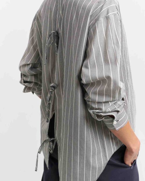 striped-shirt-with-bow-details-on-the-back_bb464e79-bc7e-4dc0-868a-c457c6c05933