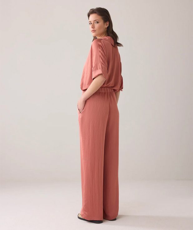 summum-glanzende-broek-met-wijde-pijpen-roze (2)