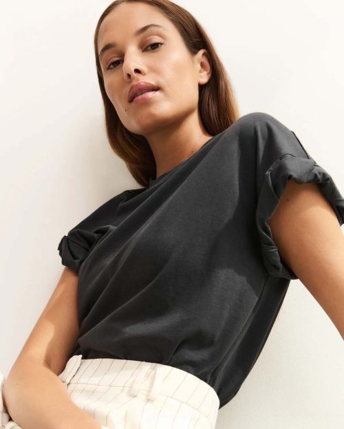 T-shirt Roll-up Washed Black Yaya zwart