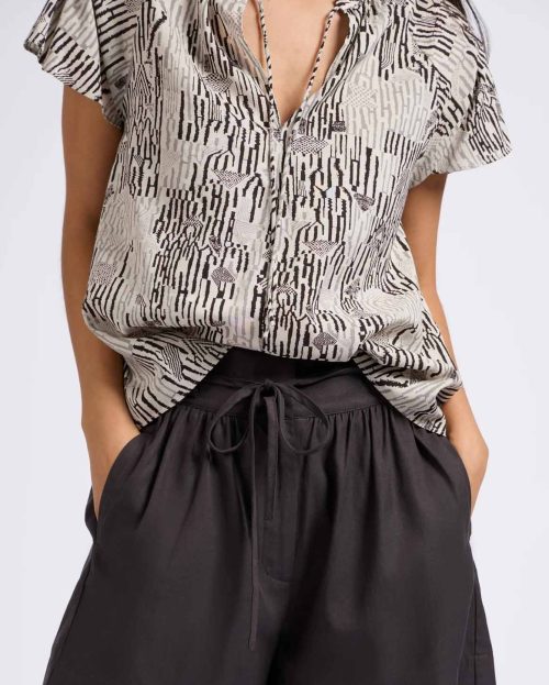 top-with-high-ruffled-neck-short-sleeves-and-print-moonstruck-grey-dessin-1_19a59a9d-ff22-4d69-b719-170f817fb6d2_2878x