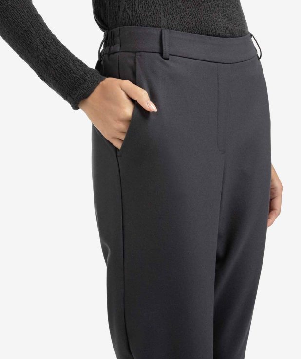 trousers-with-elastic-waistband-and-turned-up-hem_0b21b5cd-aa83-4c3c-8d6c-9106209b9ec1