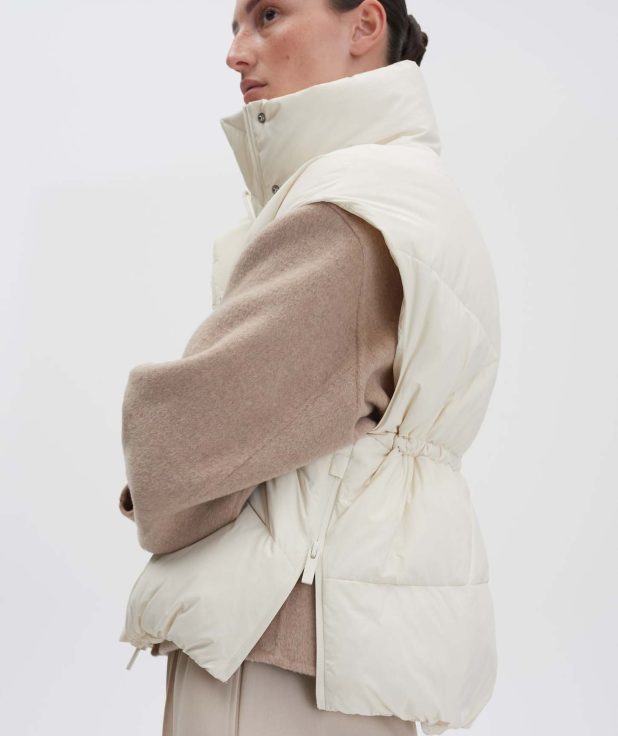 wit-beige_gewatteerde-bodywarmer_dames_vesara_someday_detail-2