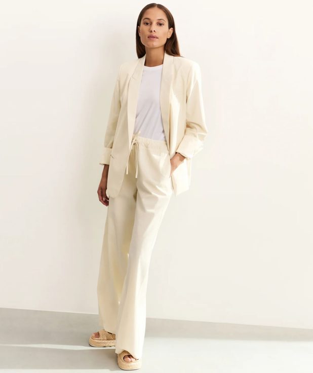 woven-blazer-with-pocket-details-1_8613d860-6099-4b7d-99f2-f5f712a4a1c3