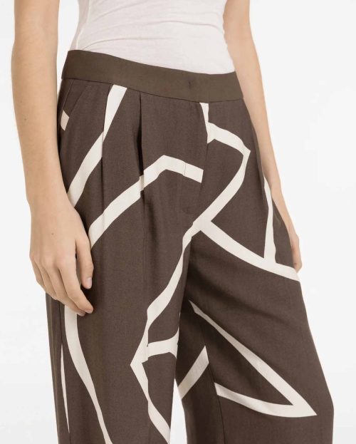 woven-trousers-with-wide-legs-and-print_d8654bfa-9138-4f98-9cf6-af1900283492
