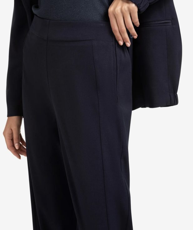 woven-wide-leg-trousers-with-seam-details_8f62ea88-8bce-4766-af9b-c325d0e406b1