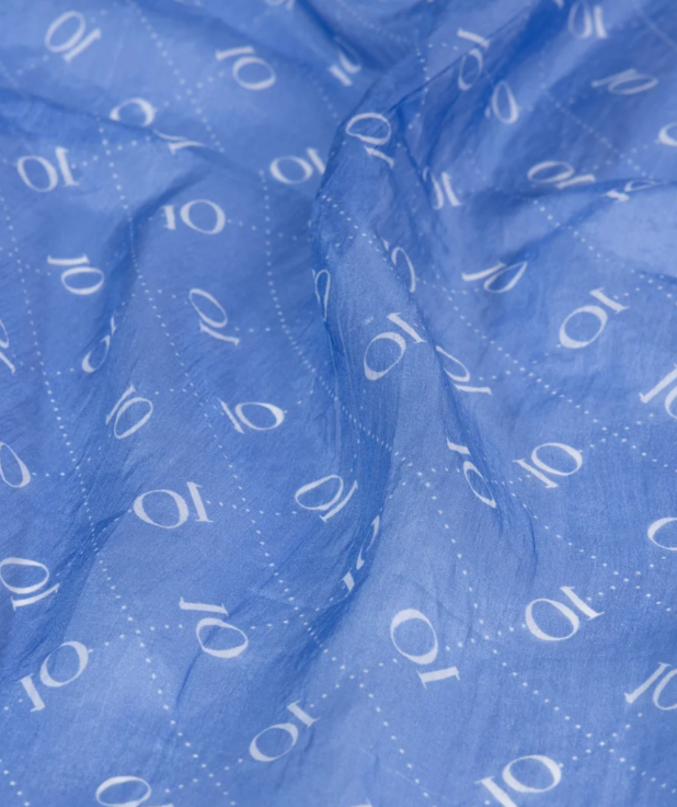 Nieuw zijden sjaal monogram