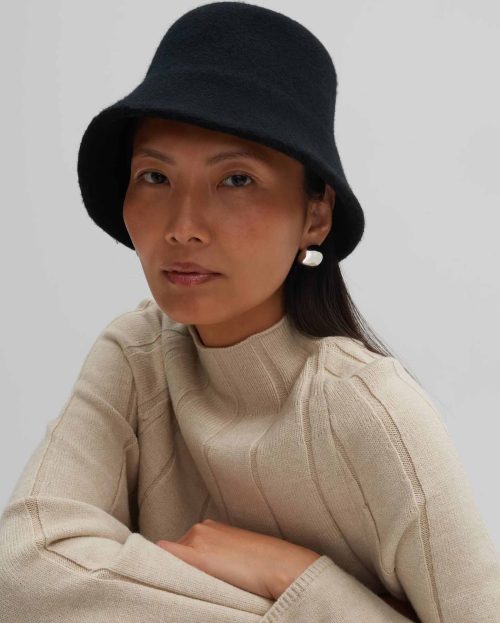 zwart_bucket-hat_dames_bathilda-hat_someday_detail-1